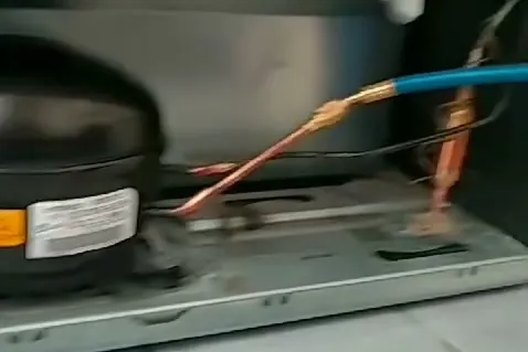 Motor compressor novo instalado com as soldas feitas